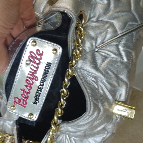 Betsey Johnson Silver quilted handbag - Picture 3 of 4
